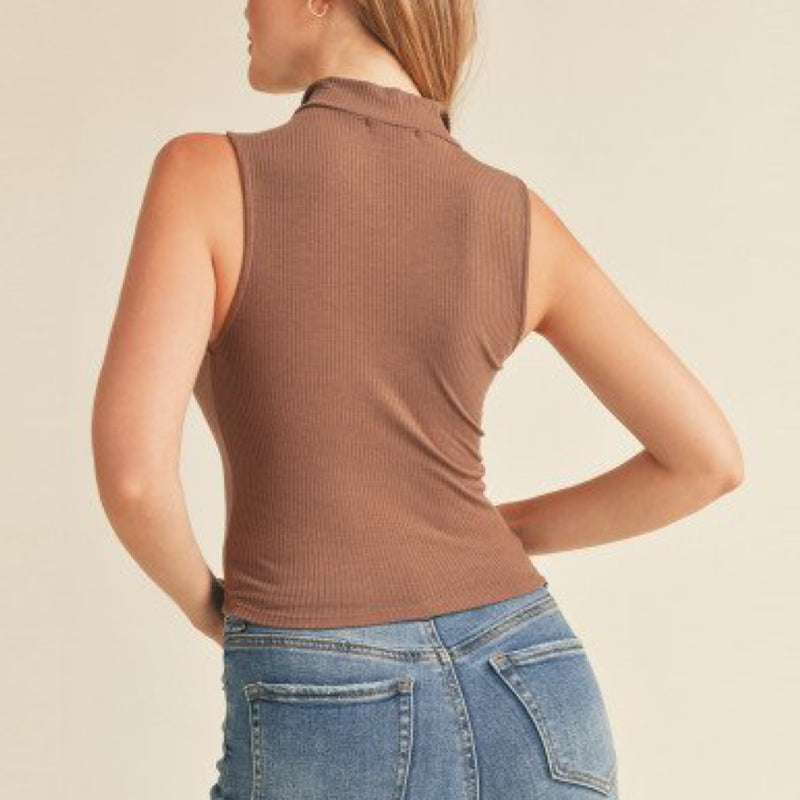 Trendy Girl Ribbed Mock Neck Crop Top With O-Ring Zipper