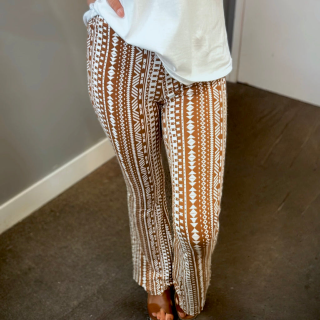 Coasting By Elastic Waisted Printed Flared Bottoms