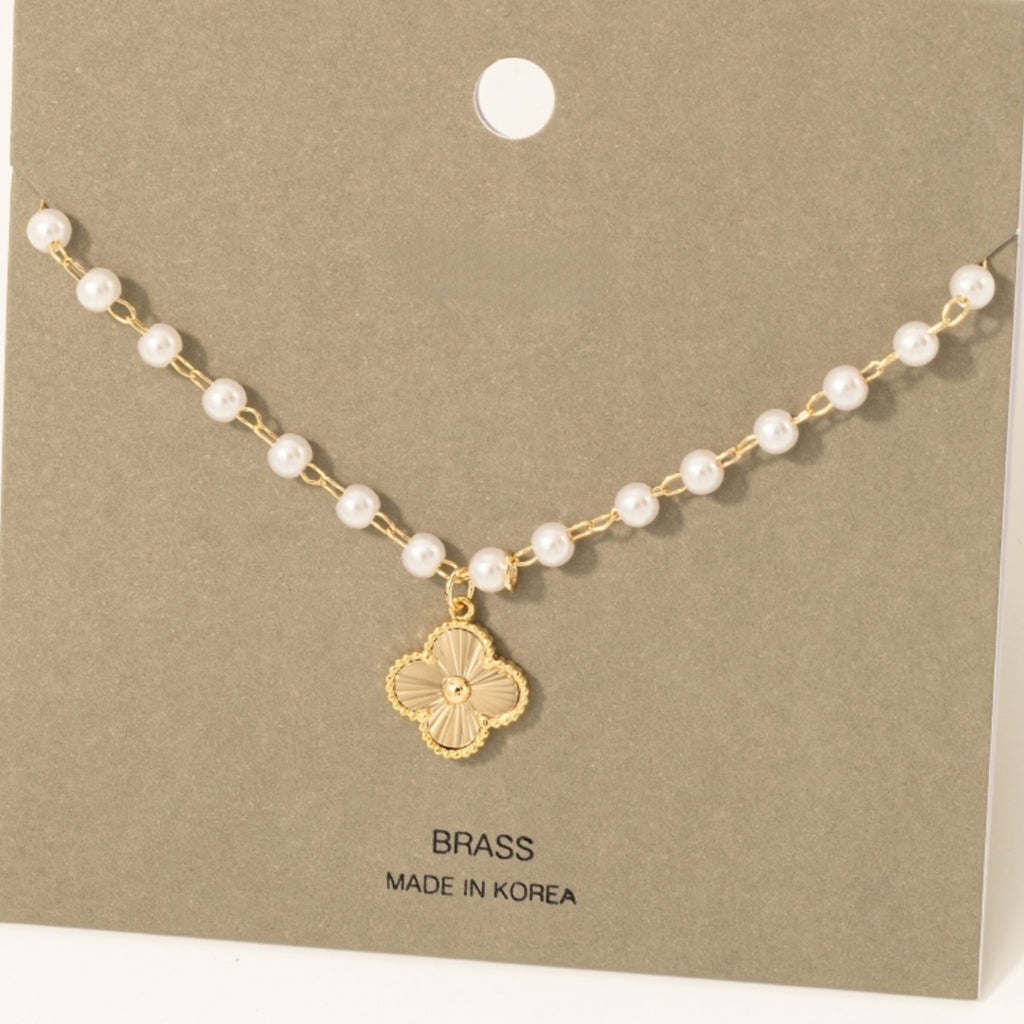 Clover Pendant Pearl Station Chain Necklace